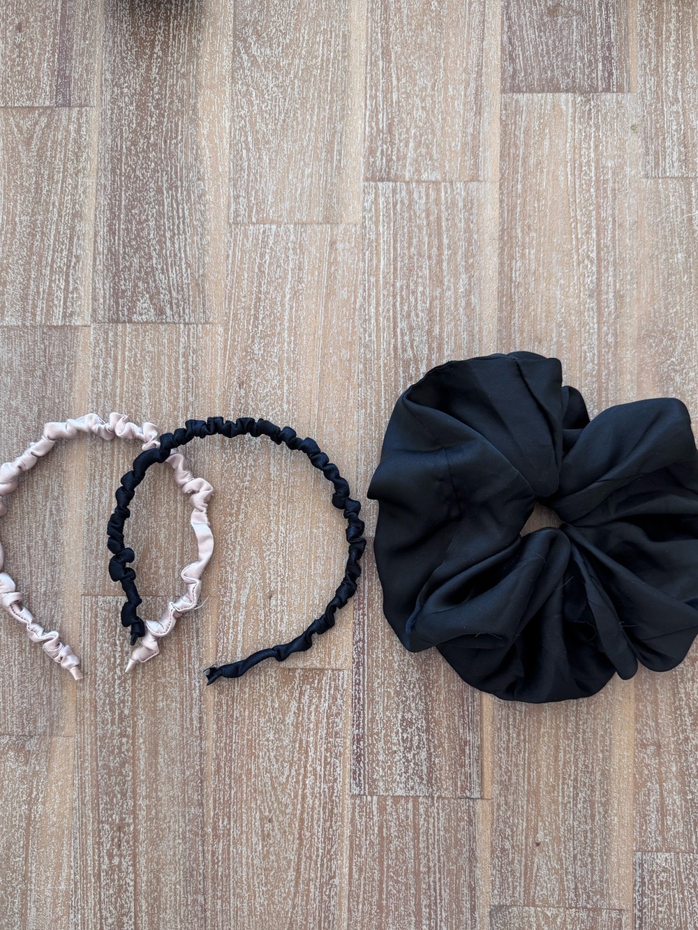 2 Hairbands and Big Scrunchie Black Nude ASOS